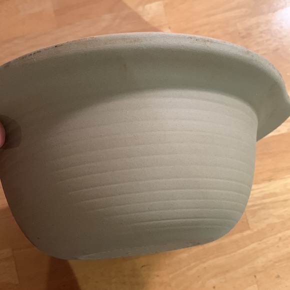 The Pampered Chef. Stoneware bowl. Small. 9 inches diameter. Excellent shape. - Picture 3 of 7